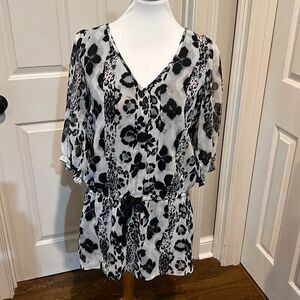 Gray and black tunic top. Brand is Glam. Large